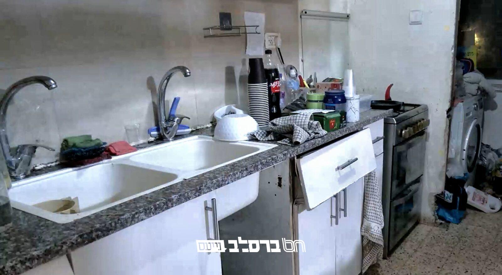 קשה לצפייה: לא תאמינו באילו תנאים הם חיים |◄